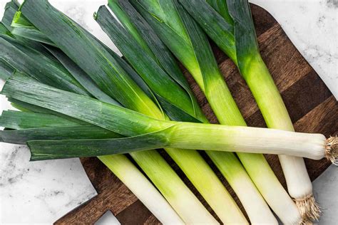 Do Leeks Have Protein: A Culinary Conundrum or a Nutritional Nuisance?