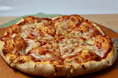 How Much Protein Is in a Pizza: A Culinary Mystery Wrapped in Dough